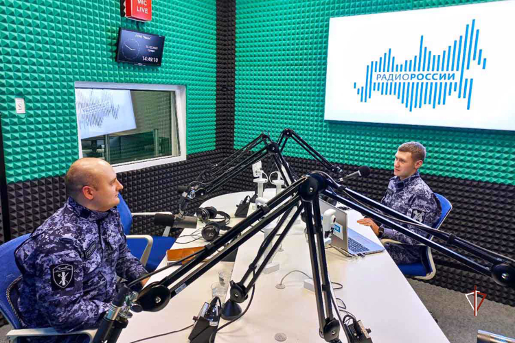 Росгвардия напомнила ямальским радиослушателям о правилах обращения с оружием в период новогодних каникул