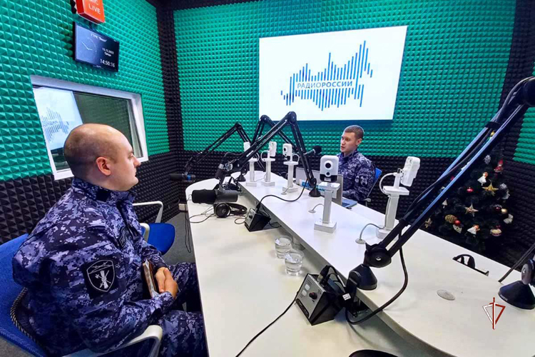 Росгвардия напомнила ямальским радиослушателям о правилах обращения с оружием в период новогодних каникул