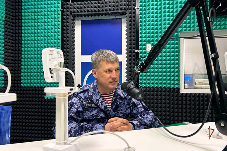Начальник инспекции пожарной безопасности теруправления Росгвардии рассказал ямальским радиослушателям как безопасно встретить Новый год