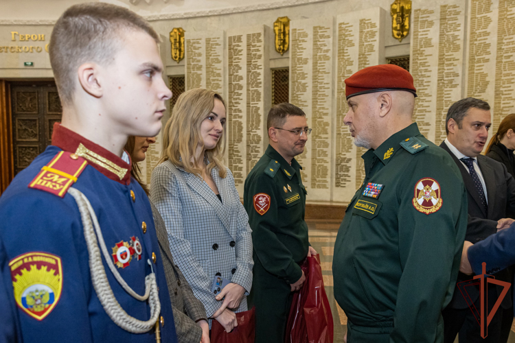 В День Героев Отечества генерал-лейтенант Алексей Воробьев и депутат Госдумы Александр Хинштейн приняли участие в памятном мероприятии в Музее Победы