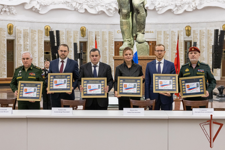 В День Героев Отечества генерал-лейтенант Алексей Воробьев и депутат Госдумы Александр Хинштейн приняли участие в памятном мероприятии в Музее Победы