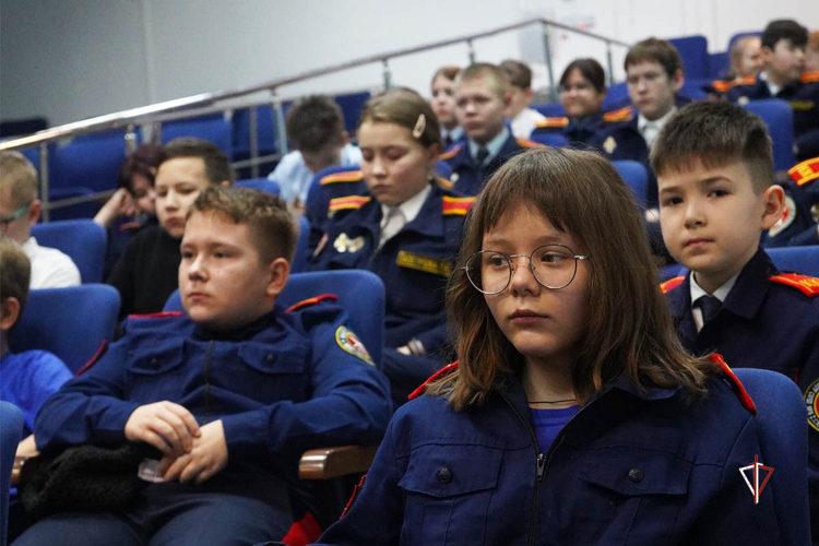 Росгвардейцы провели для ямальских кадет тематический урок мужества к 80-летию полного снятия блокады Ленинграда
