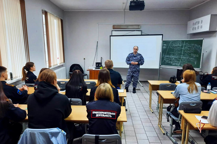 На Ямале офицеры Росгвардии рассказали о порядке поступления в ведомственные ВУЗы