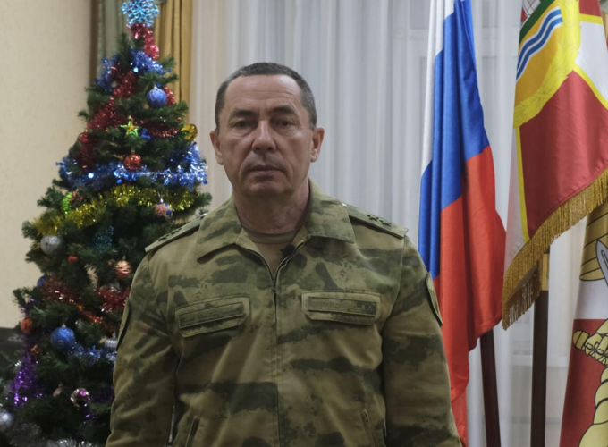 Командующий Уральским округом войск национальной гвардии генерал-лейтенант Владимир Спиридонов поздравил личный состав, ветеранов объединения, их родных и близких с Новым годом и Рождеством (видео)