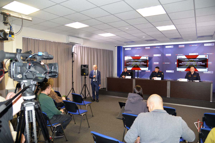 Офицеры Росгвардии провели пресс-конференцию для ямальских журналистов
