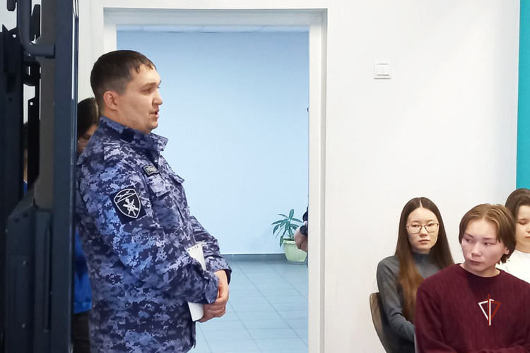 Офицер Росгвардии рассказал ямальским студентам о возможности обучения в профильном ВУЗе ведомства