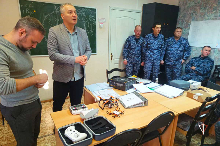 Росгвардейцы приняли участие в учебно-практических занятиях по управлению беспилотными летательными аппаратами на Ямале 