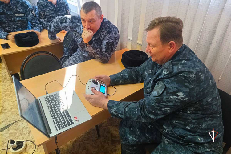 Росгвардейцы приняли участие в учебно-практических занятиях по управлению беспилотными летательными аппаратами на Ямале 