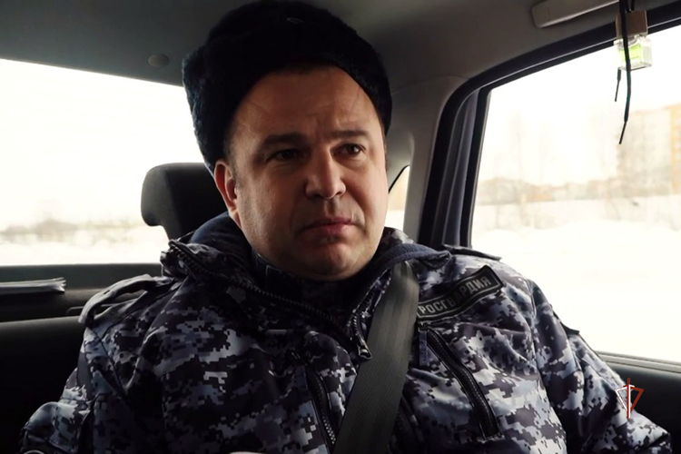 Росгвардейцы оказали помощь автовладелице с ребенком после ДТП на Ямале (ВИДЕО)