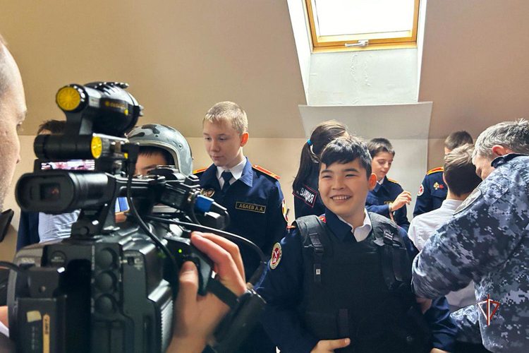 Росгвардия поздравляет представительниц прекрасного пола с Международным женским днем на Ямале