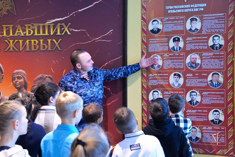 Росгвардия проводит дни открытых дверей для ямальских школьников 