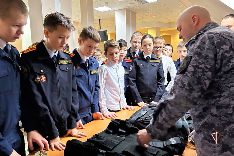 Росгвардия поздравляет представительниц прекрасного пола с Международным женским днем на Ямале