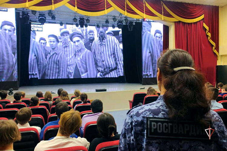 Росгвардия проводит цикл встреч на тему «Патриотизм в наши дни» со школьниками на Ямале 