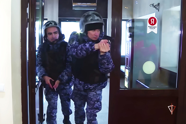 Росгвардия определила лучших сотрудников группы задержания вневедомственной охраны на Ямале (видео)