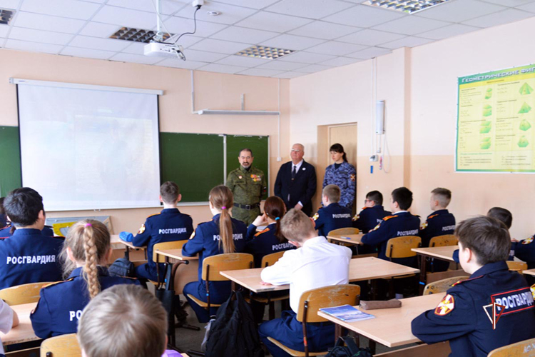 На Ямале подшефные кадеты Росгвардии приняли участие в акции «Письмо солдату» (видео)