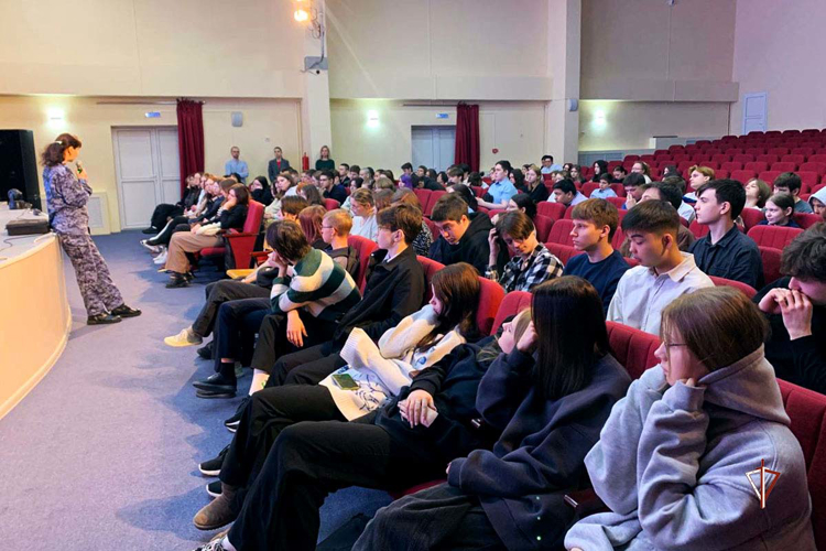 Росгвардия проводит цикл встреч на тему «Патриотизм в наши дни» со школьниками на Ямале