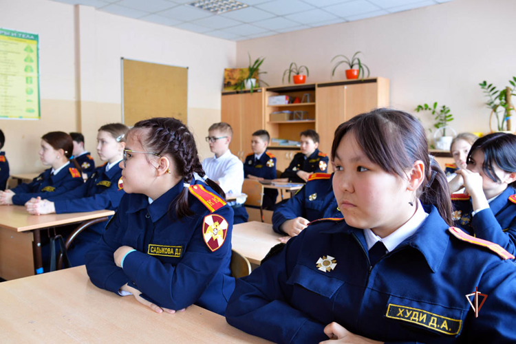 На Ямале подшефные кадеты Росгвардии приняли участие в акции «Письмо солдату» (видео)