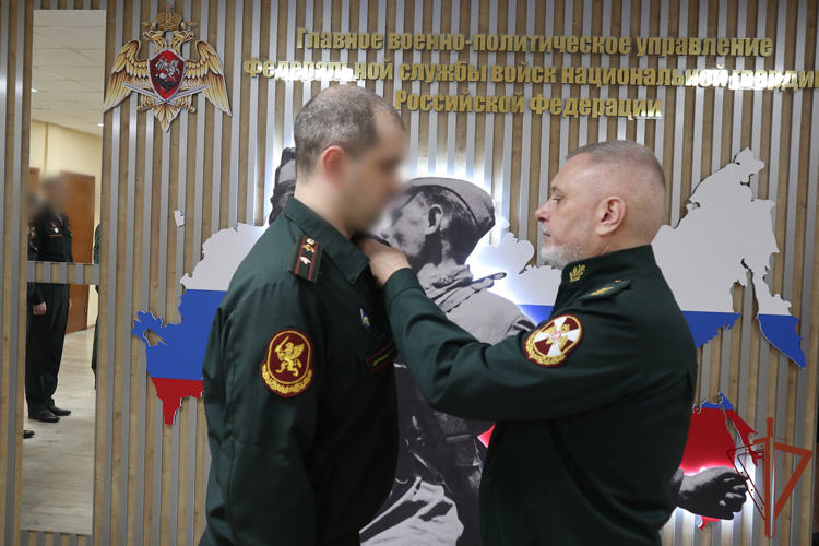 Генерал-полковник Алексей Воробьев вручил награды офицерам Росгвардии