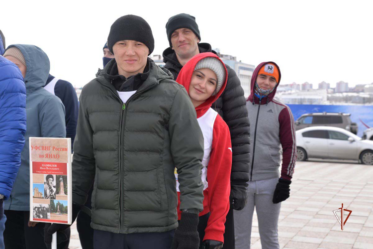 Росгвардия приняла участие в легкоатлетической эстафете, посвященной Дню Победы, на Ямале