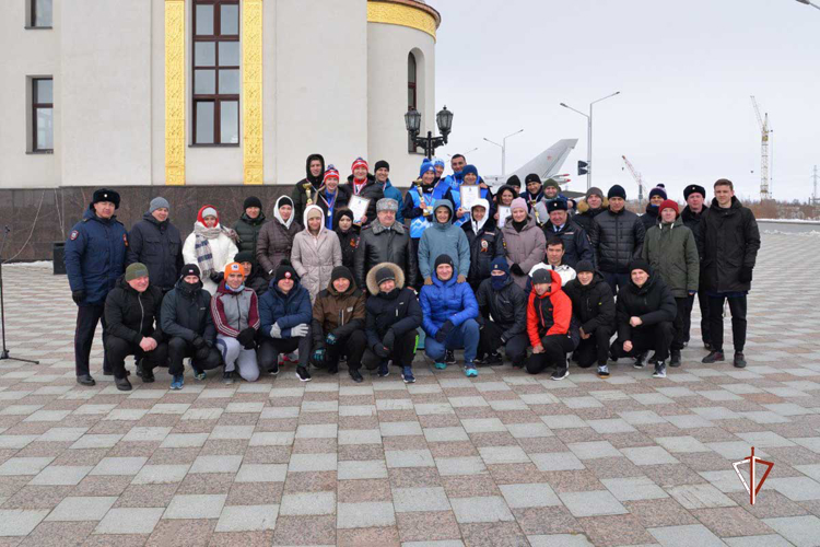 Росгвардия приняла участие в легкоатлетической эстафете, посвященной Дню Победы, на Ямале