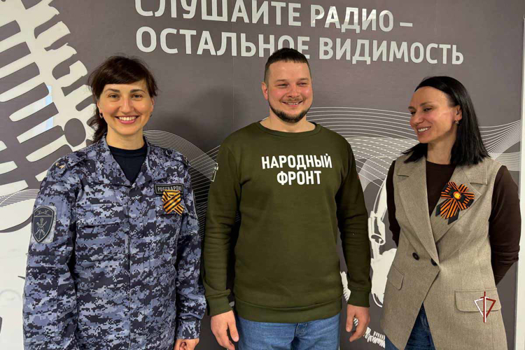 Офицер Росгвардии приняла участие в прямом радиоэфире «Все для Победы» на Ямале