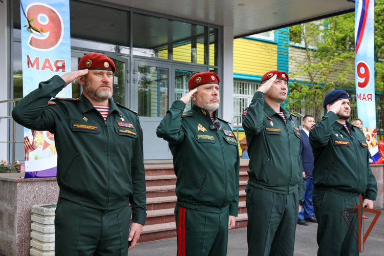 Заместитель Росгвардии генерал-полковник Алексей Воробьев поприветствовал участников патриотического конкурса в центре спорта и образования "Самбо-70"