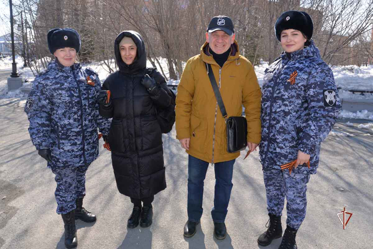Росгвардия присоединилась ко Всероссийским патриотическим акциям «Георгиевская ленточка» и «Красная гвоздика» на Ямале
