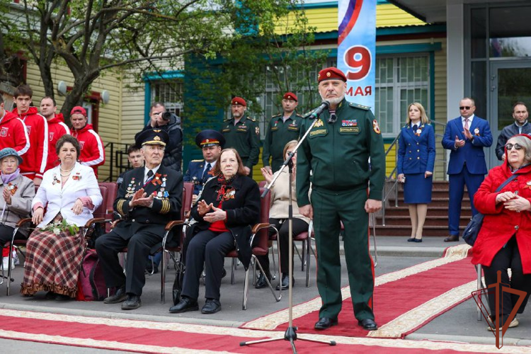 Заместитель Росгвардии генерал-полковник Алексей Воробьев поприветствовал участников патриотического конкурса в центре спорта и образования "Самбо-70"