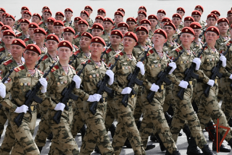 Первый заместитель директора Росгвардии генерал-полковник Юрий Яшин проверил готовность парадного расчета (видео)