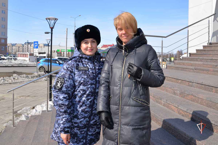Росгвардия присоединилась ко Всероссийским патриотическим акциям «Георгиевская ленточка» и «Красная гвоздика» на Ямале