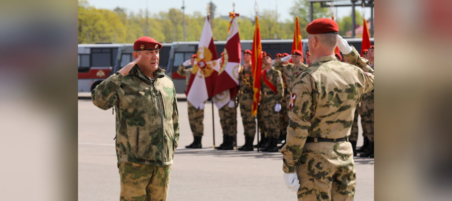 Первый заместитель директора Росгвардии генерал-полковник Юрий Яшин проверил готовность парадного расчета (видео)