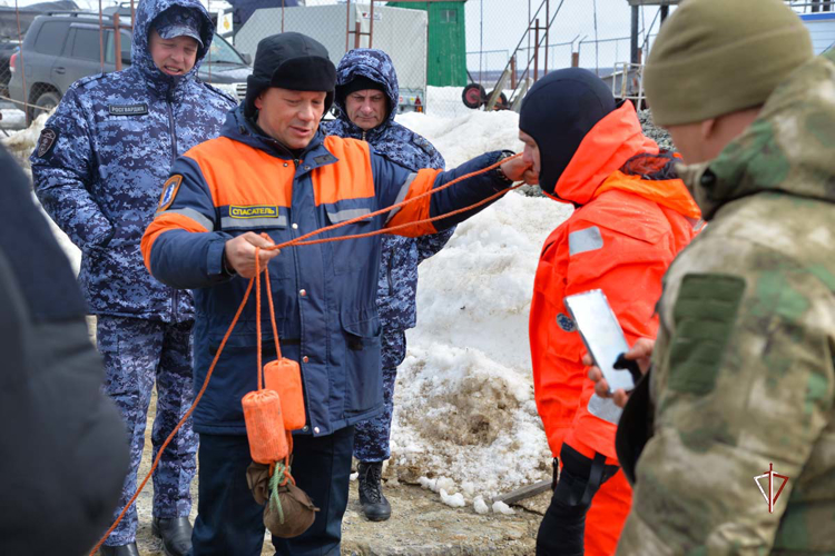 Учебно-методический сбор росгвардейцев – нештатных спасателей на воде состоялся на Ямале