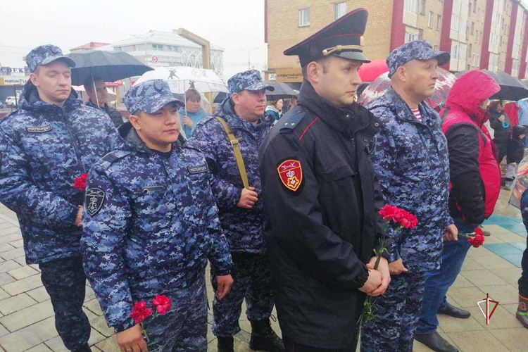 На Ямале росгвардейцы почтили память погибших в годы Великой Отечественной войны
