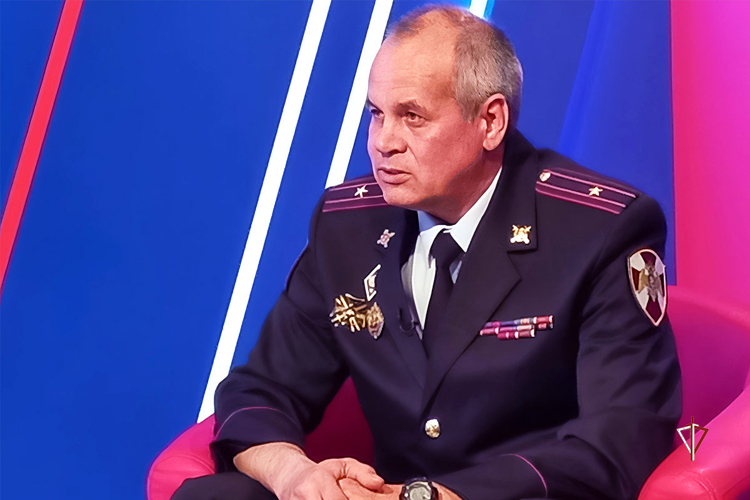 Офицер Росгвардии рассказал ямальским телезрителям о найденных в итоге поисковой экспедиции артефактах (видео)