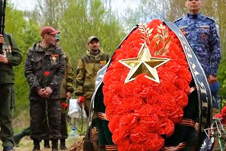 Офицер Росгвардии рассказал ямальским телезрителям о найденных в итоге поисковой экспедиции артефактах (видео)