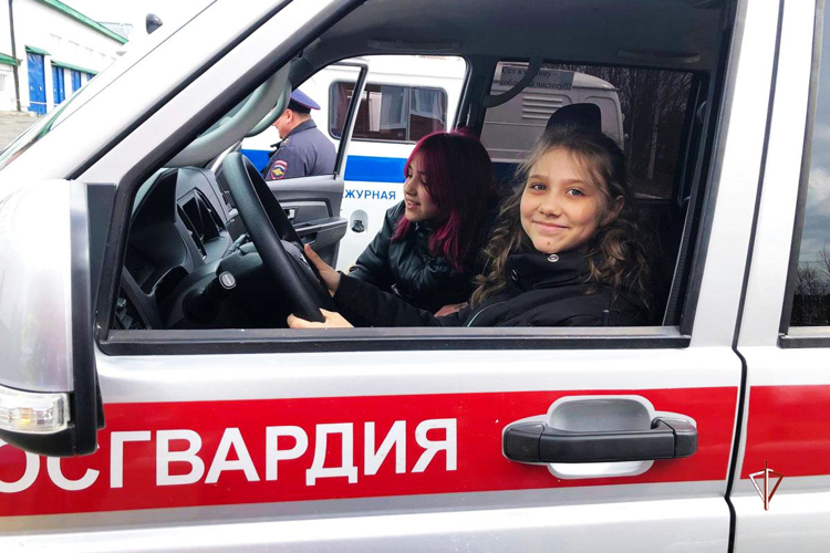 Акция «Каникулы с Росгвардией» проходит на Ямале