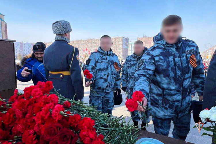 На Ямале росгвардейцы почтили память погибших в годы Великой Отечественной войны