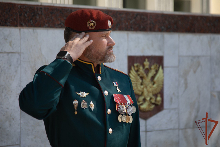 Начальник Саратовского военного института Росгвардии Герой России полковник Александр Белоглазов представлен личному составу (видео)