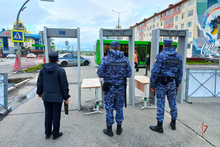 Росгвардия обеспечила безопасность проведения Дня российской молодежи на Ямале