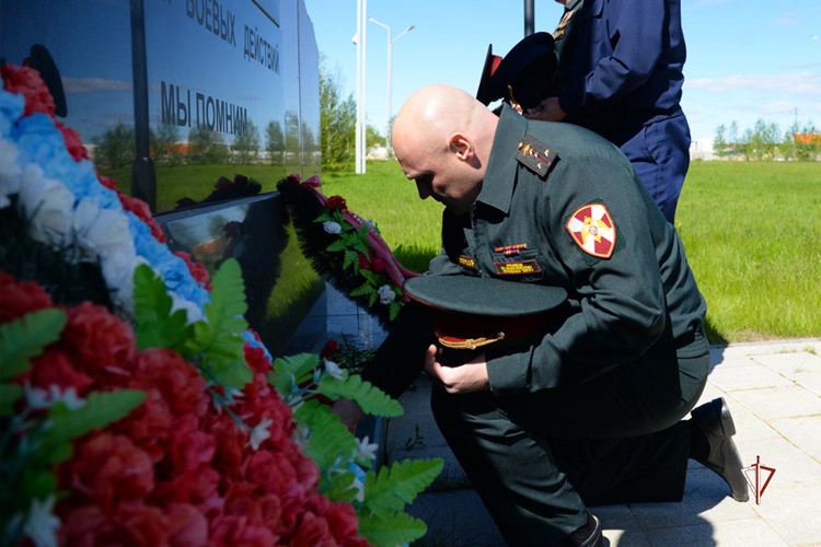На Ямале Росгвардия почтила память ветеранов боевых действий