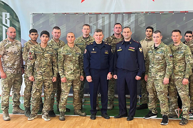 Заместитель командующего Уральским округом Росгвардии проверил ход комплектования вновь сформированного спецподразделения ведомства на Ямале