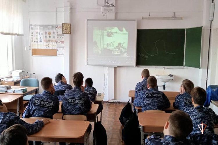 Росгвардия рассказала ямальским школьникам о значении победы в Битве за Кавказ в период Великой Отечественной войны