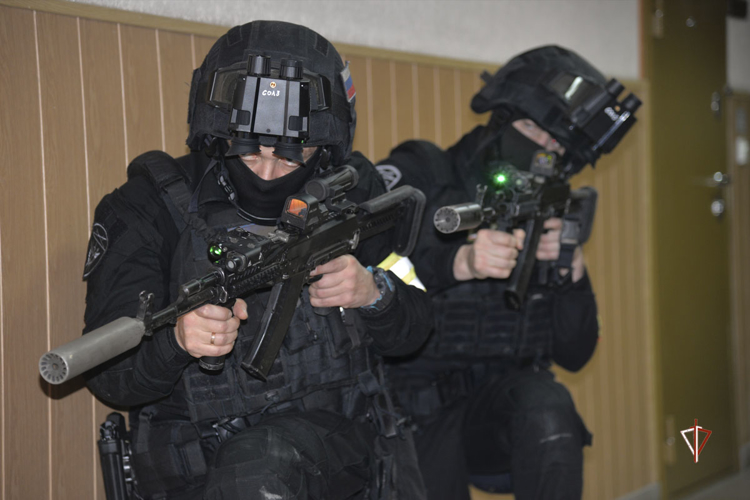 Ямальские журналисты понаблюдали за боевой подготовкой сотрудников СОБР Росгвардии (видео)