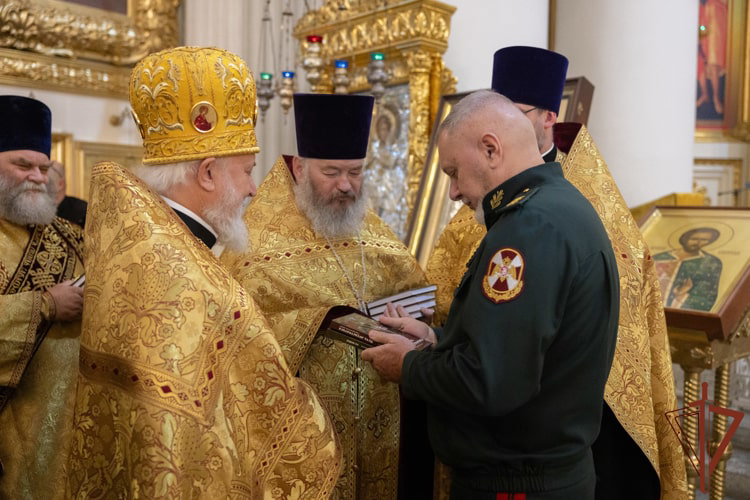 Генерал-полковник Алексей Воробьёв поздравил специальный моторизованный полк Росгвардии с присвоением почётного наименования «Измайловский» (видео)