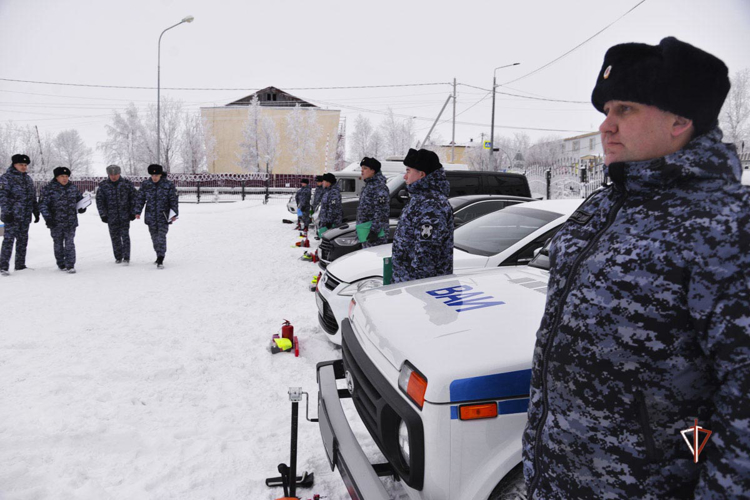 На Ямале Росгвардия завершила перевод вооружения, военной и специальной техники на зимний период эксплуатации