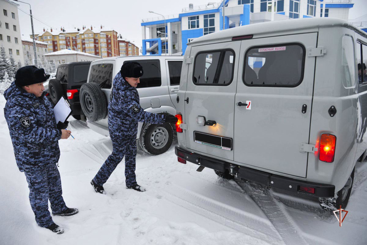 На Ямале Росгвардия завершила перевод вооружения, военной и специальной техники на зимний период эксплуатации