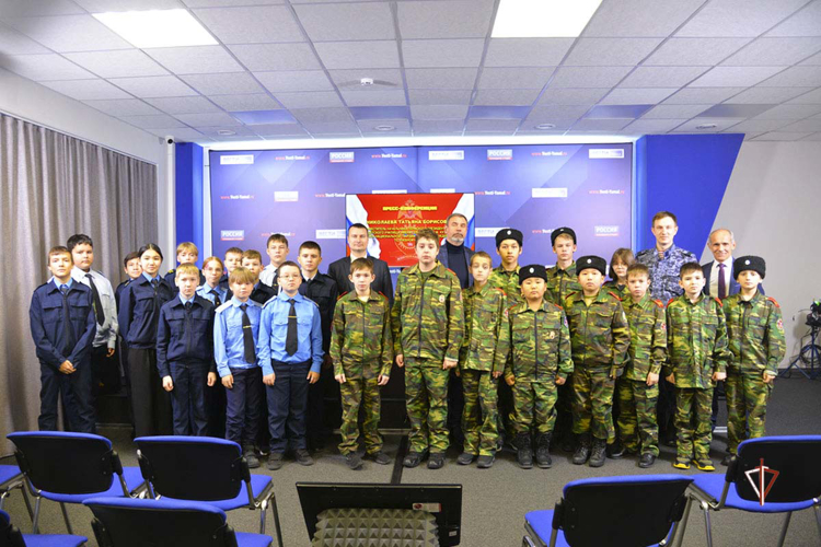 Телемост между ямальскими школьниками и кадетами Пермского президентского кадетского училища Росгвардии состоялся в эфире «Россия 24. Ямал» (видео)