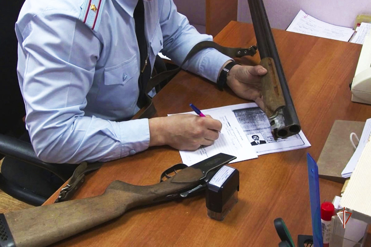 Росгвардия продолжает оказывать содействие ямальцам в передаче личного оружия в зону СВО (видео) 