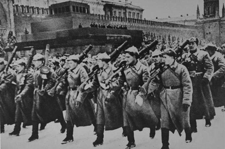 83 года назад воины НКВД – защитники Москвы участвовали в легендарном военном параде на Красной площади 