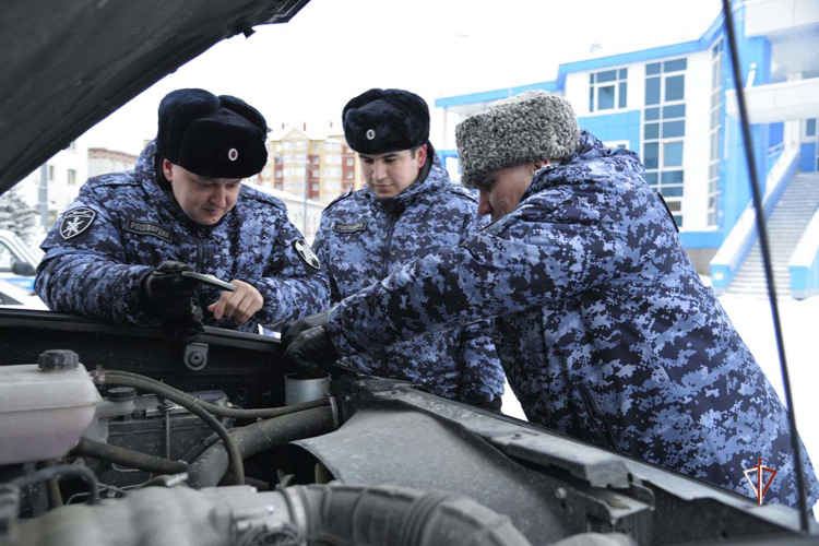 На Ямале Росгвардия завершила перевод вооружения, военной и специальной техники на зимний период эксплуатации